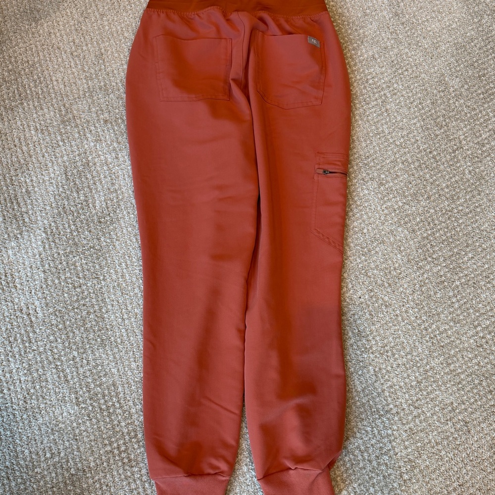 🎀 Figs scrub set Terracotta Catarina TopXS regular Zamora Joggers size S petite🎀 - Picture 9 of 12